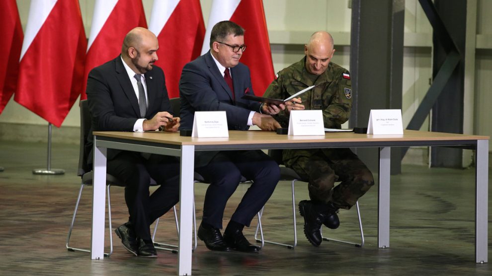 Umowa na dostawę czterech dywizjonowych modułów ogniowych o kryptonimie „REGINA” podpisana.