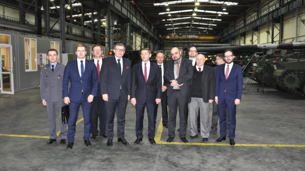 Sekretarz Stanu w MON Bartosz Kownacki odwiedził HSW S.A.